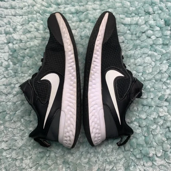 Nike Revolution Black & White Athletic Training Running Sneakers Girls Boys Run - Picture 9 of 16